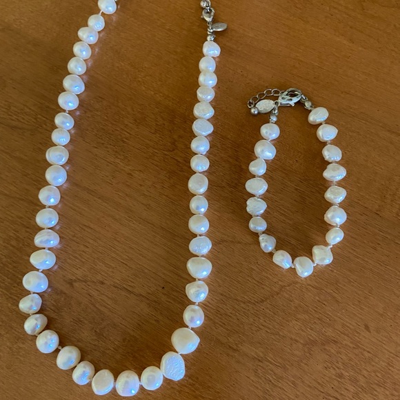 American Eagle Pearl Necklace and Bracelet - Picture 9 of 11